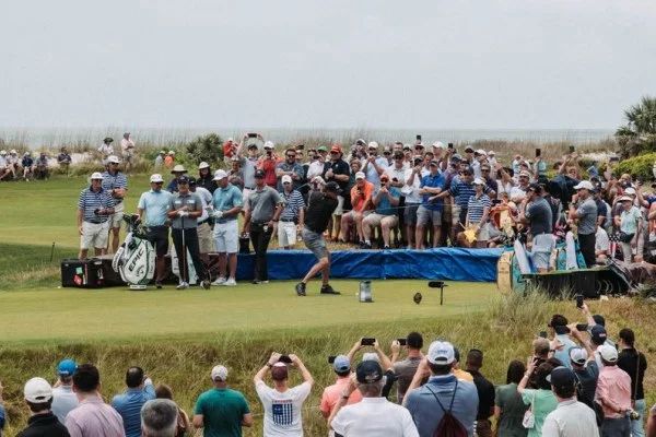 golf crowd
